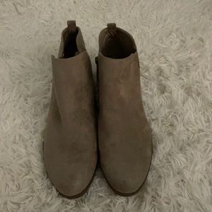 Arizona size 7 booties